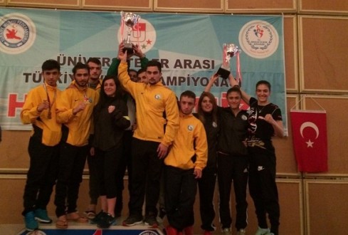 DÜZCE ÜNİVERSİTESİ SPORDA TÜRKİYE BİRİNCİSİ