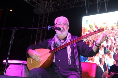 ESAT KABAKLI DÜZCE'DE KONSER VERDİ