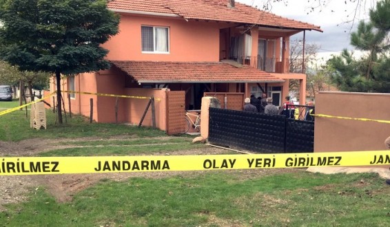 EVİNDE ÖLÜ BULUNDU
