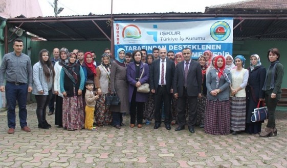 GENÇ ÇİFTÇİLERE EĞİTİMLER SÜRÜYOR
