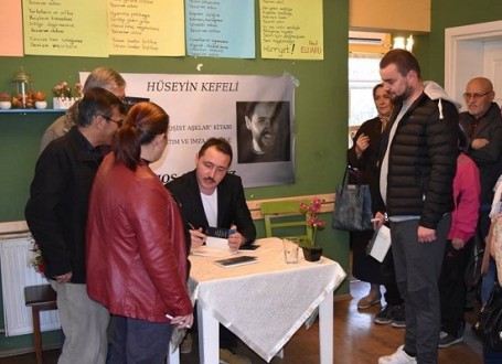 GENÇ YAZAR KEFELİ KİTABINI İMZALADI