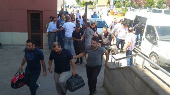 GÖZALTINA ALINAN GARDİYAN VE HAKİMLER ADLİYEYE SEVK EDİLDİ