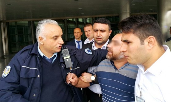 HASTANENİN ÇATISINA ÇIKTI, İNTİHAR ETMEK İSTEDİ