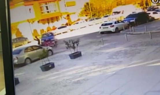 KAZA ANI GÜVENLİK KAMERASINA YANSIDI