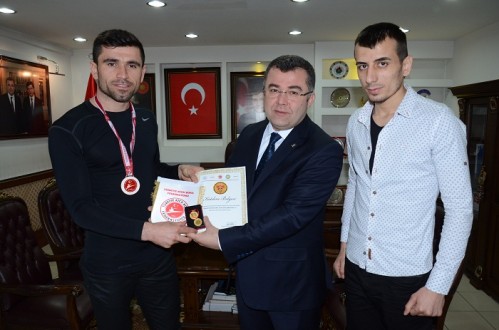 KESKİN, “SPOR, GENÇLERİMİZİ HAYATA HAZIRLAR” DEDİ