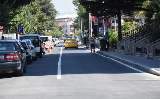 MEHMET AKİF CADDESİ YOL ÇİZGİLERİ TAMAMLANDI