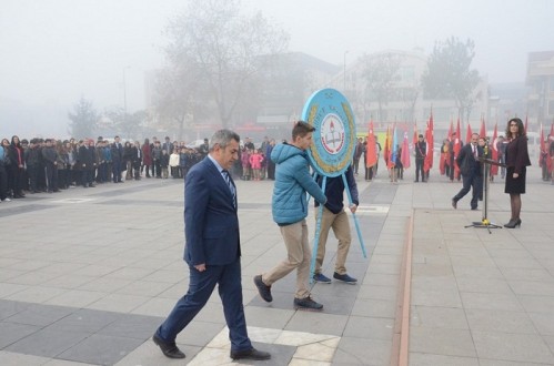 ÖĞRETMENLER GÜNÜ ÇELENK TÖRENİYLE BAŞLADI