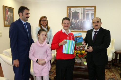 ÖZEL ÖĞRENCİLERDEN VALİ'YE ZİYARET
