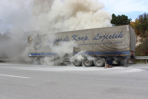 PORTAKAL YÜKLÜ TIR BİRANDA ALEV ALDI
