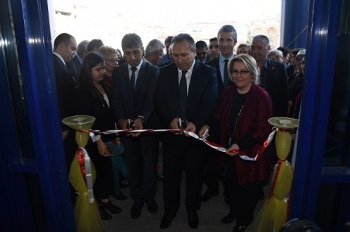 RESİM SERGİSİ AÇILDI