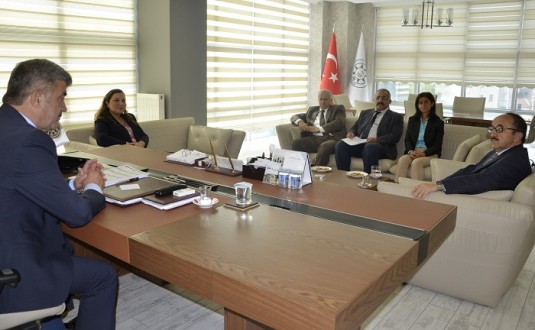 REKTÖR ÇAKAR YIĞILCA BELEDİYE BAŞKANINI ZİYARET ETTİ