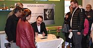 GENÇ YAZAR KEFELİ KİTABINI İMZALADI