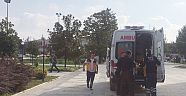 VALİLİK ÖNÜNDE KENDİNİ JİLETLE YARALADI