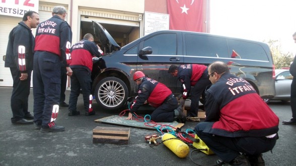 YAVRU KEDİYİ KURTARMA OPERASYONU