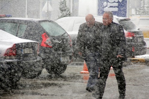 YOĞUN KAR YAĞIŞI EKİPLERİ ALARMA GEÇİRDİ